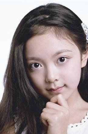 牛小凤个人资料,才华横溢的年轻艺术家，用画笔描绘多彩人生