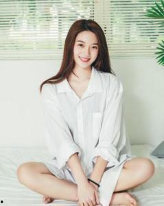 演员张可,光影交织，演绎人生百态